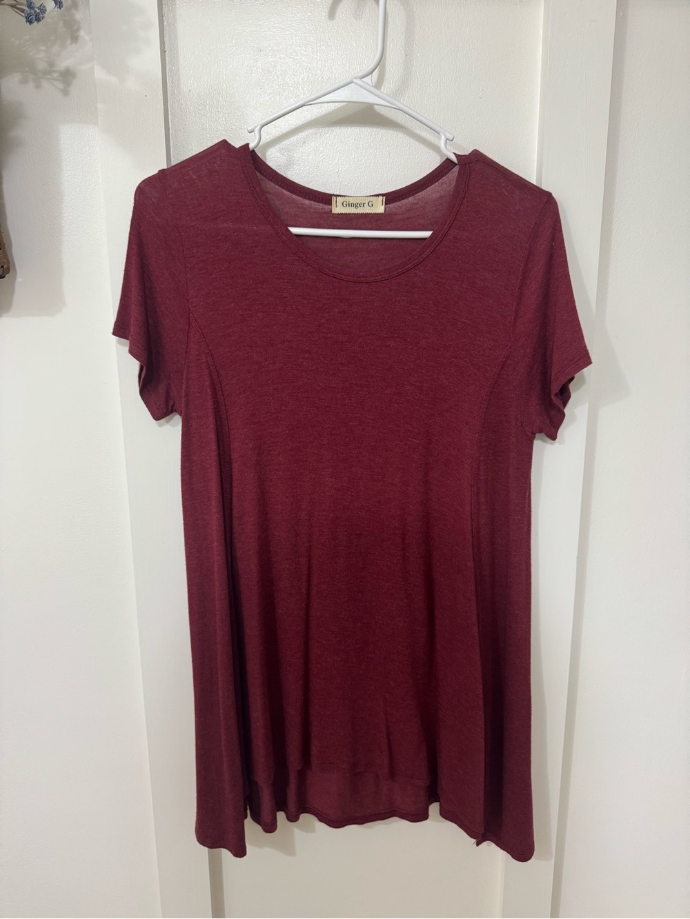 Ginger G Short Sleeve Scoop Neck Tee in Wine